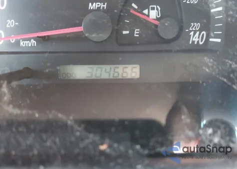 2004 Toyota Camry Le z USA, uszkodzony, nr VIN 4T1BE32K04U319290